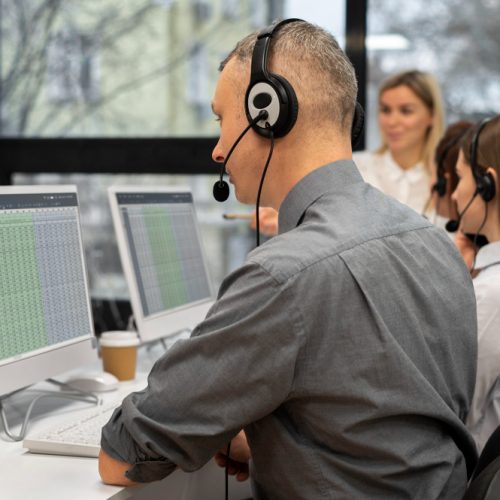 Call center Phones Miami A man on a Call center talking trough his headset phone